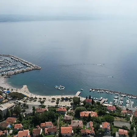 Apartment Peruc With Big Terrace And Beautiful Garden *