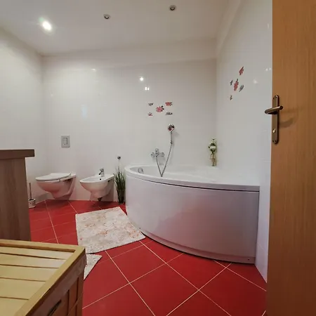 Apartment Peruc With Big Terrace And Beautiful Garden *