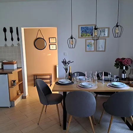 Peruc With Big Terrace And Beautiful Garden Apartment